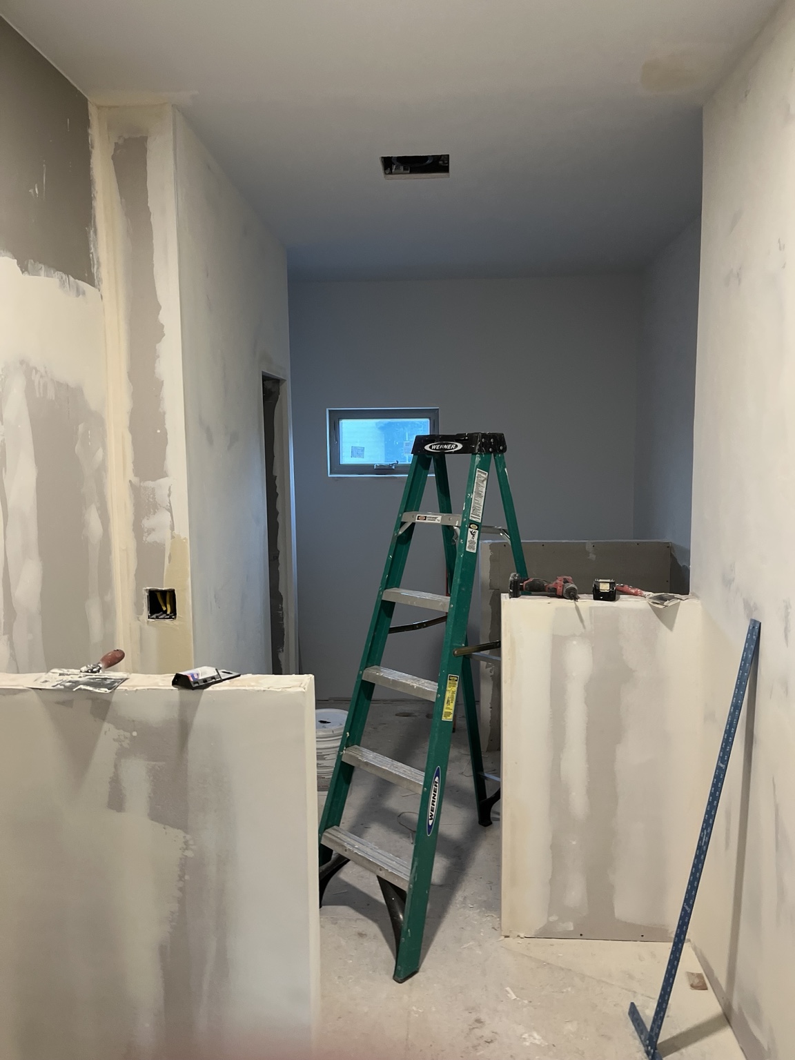Bathroom drywall and partition preparation before flooring